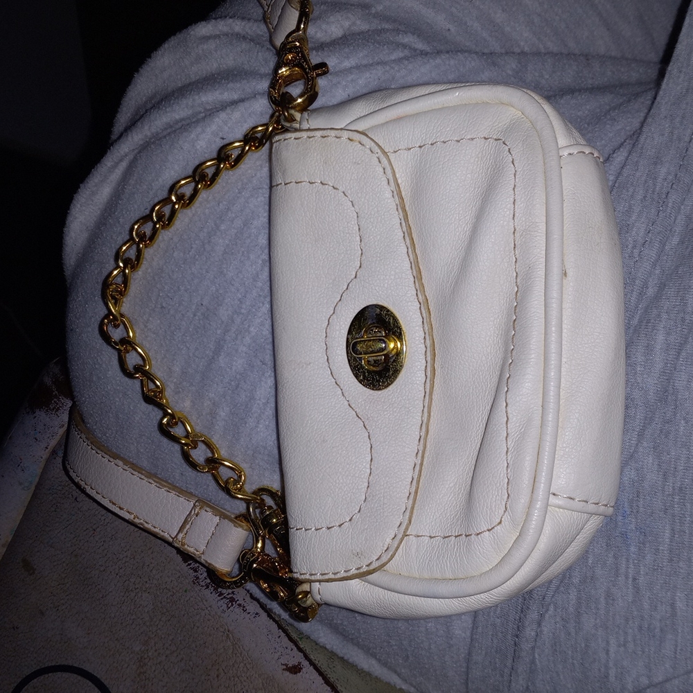 This is cream leather small hand purse